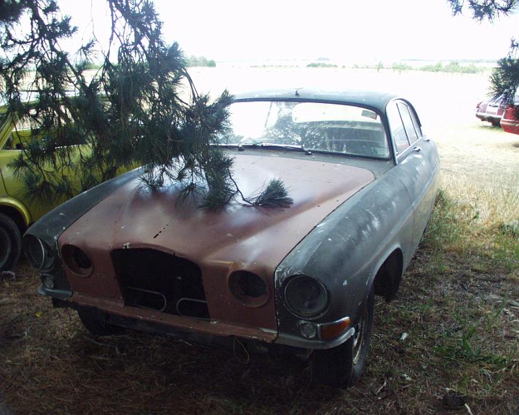 Jaguar MK10 Parts.JPG